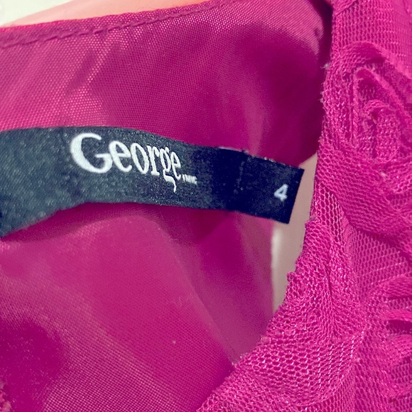 Girls’ Fancy Dress - Picture 3 of 4